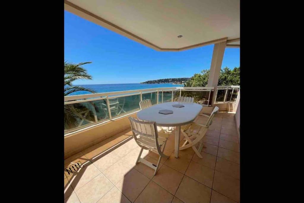 Appartement Bord De Mer Avec Garage Menton Exterior foto