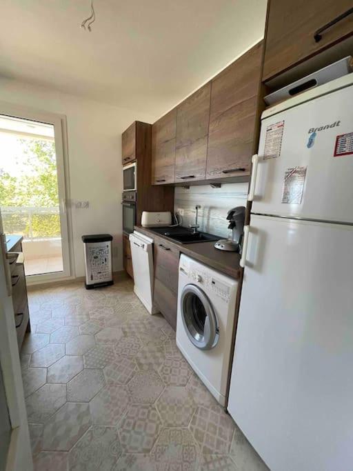 Appartement Bord De Mer Avec Garage Menton Exterior foto
